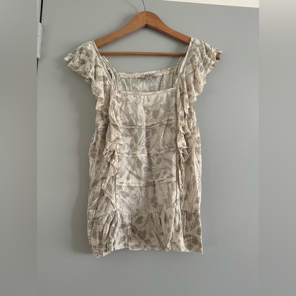 Vintage Lucky brand ruffled floral t-shirt with square neckline. - Picture 4 of 9